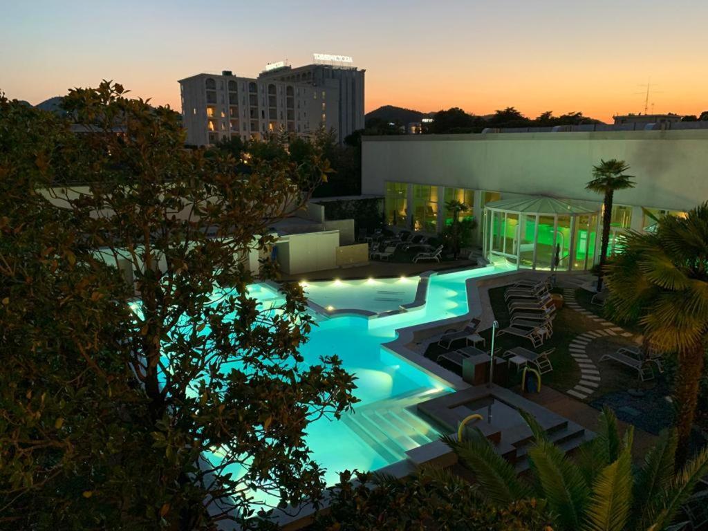 אבנו טרמה Hotel Universal Terme מראה חיצוני תמונה