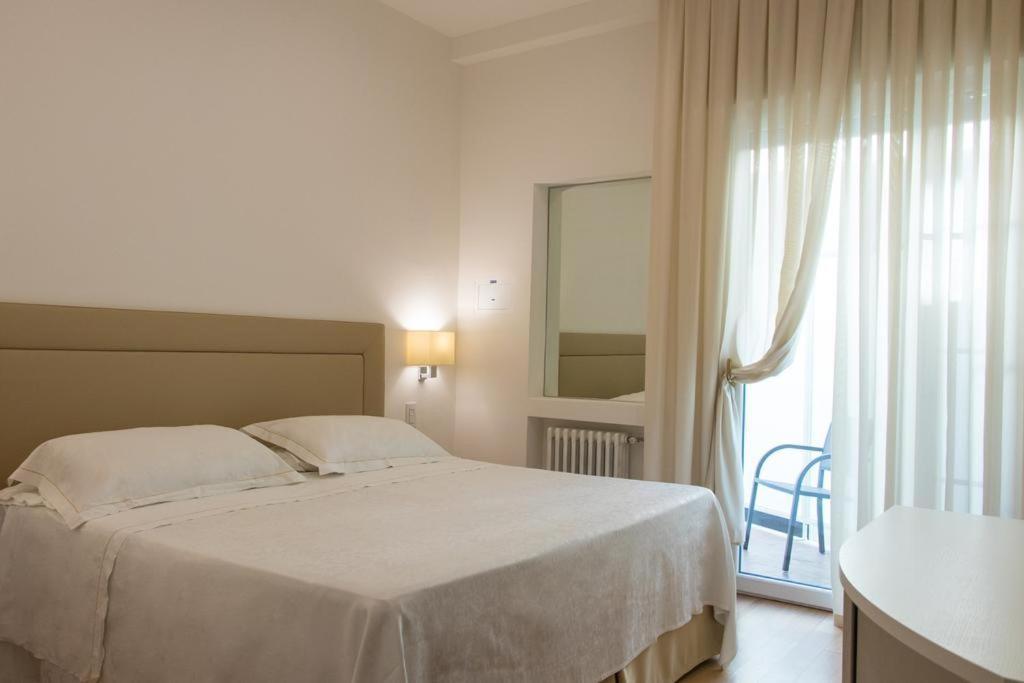 אבנו טרמה Hotel Universal Terme מראה חיצוני תמונה